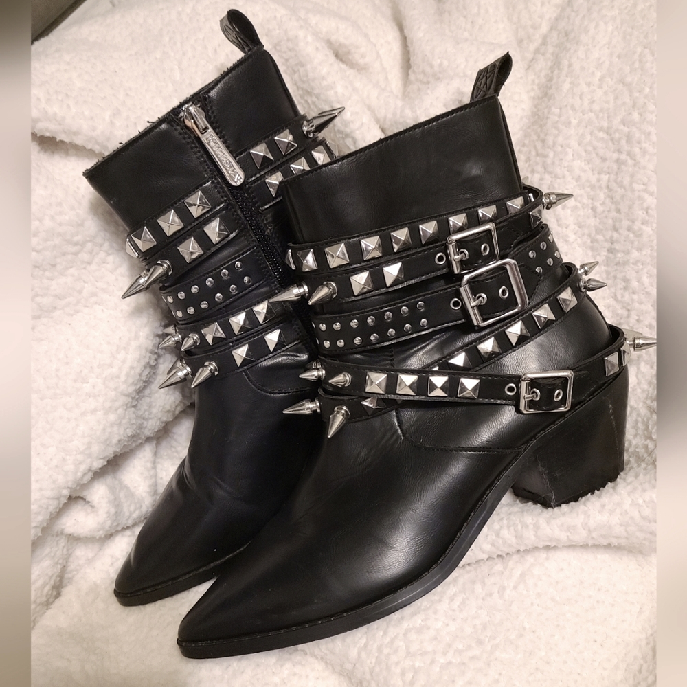 KILLSTAR callista studded boots